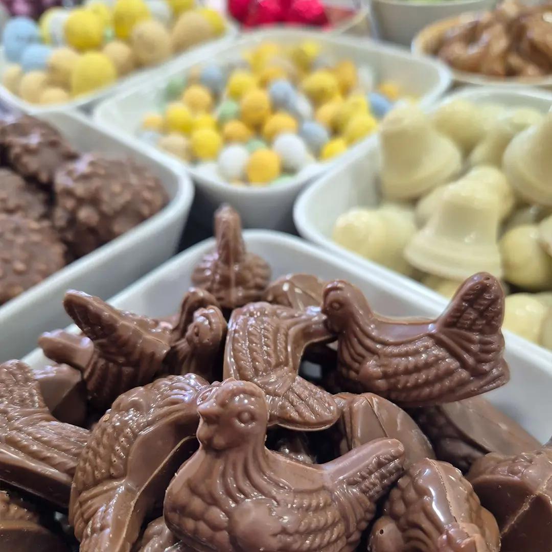 Chocolat coffret - Amande & Chocolat - Chocolaterie - Lillers - cadeau - pâques - lapin - oeuf - aire sur la lys Chocolat coffret - Amande & Chocolat - Chocolaterie - Lillers - cadeau - pâques - lapin - oeuf - aire sur la lys